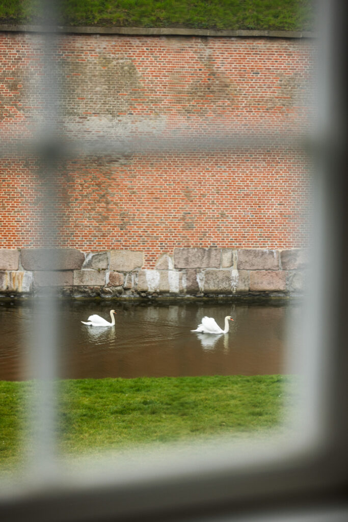 Det lyse mødelokale med udsigt og plads til workshops