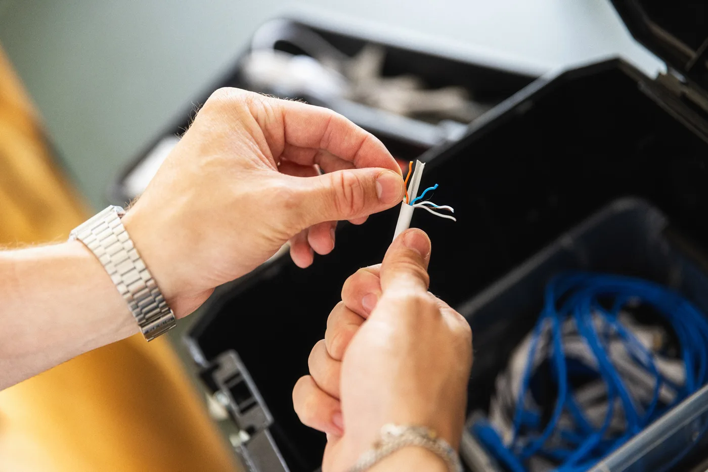 a-round arbejder med sikkerhedssystemer