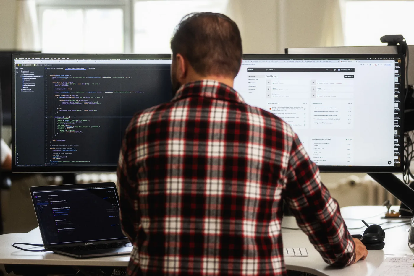 a-round arbejder med support