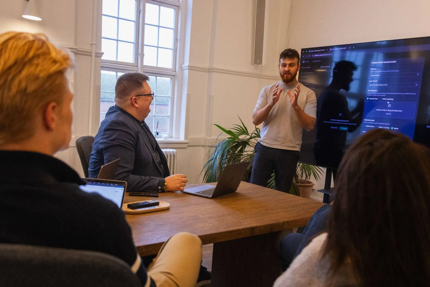 a-round arbejder med workshops